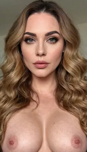 Die KI generierte ein hochwertiges pornographisches Bild einer Frau mit realistischer Detaillierung, die die großen Titten der Frau, reichliche Spaltung und natürliches Muster von Lippen nach ihrem Orgasmus zeigt