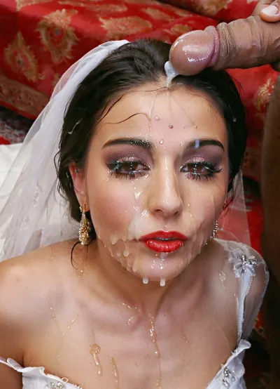 La cumstain non convenzionale: il ritratto trasformato di una sposa della beatitudine coniugale